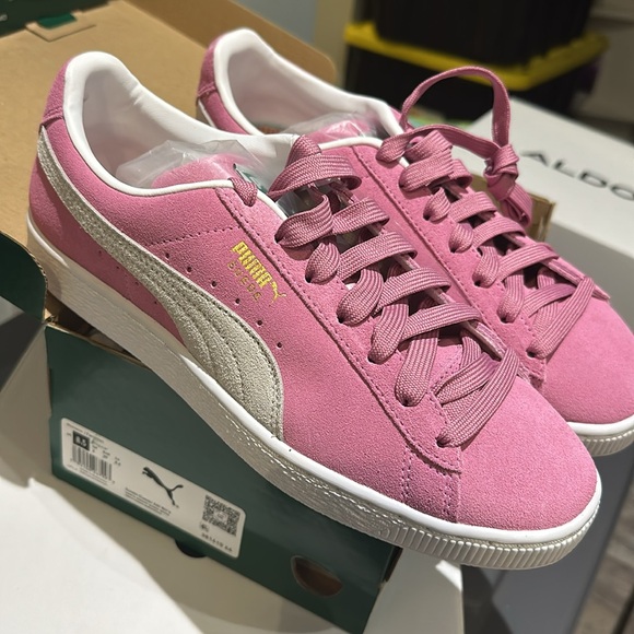Women’s pink suede puma casual runners. - Picture 2 of 5
